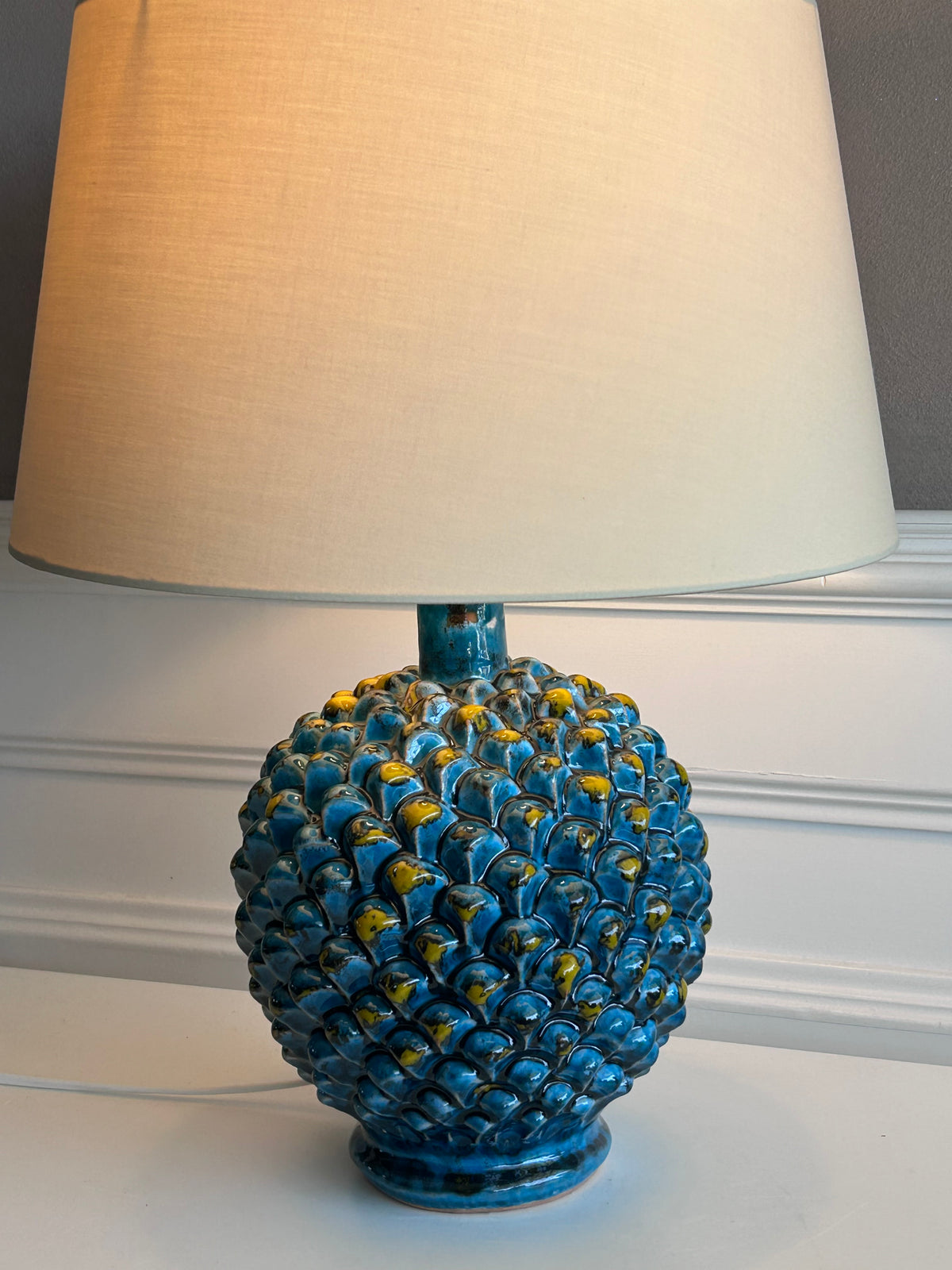 Koglelampe i håndlavet siciliansk keramik – stor, 30 cm