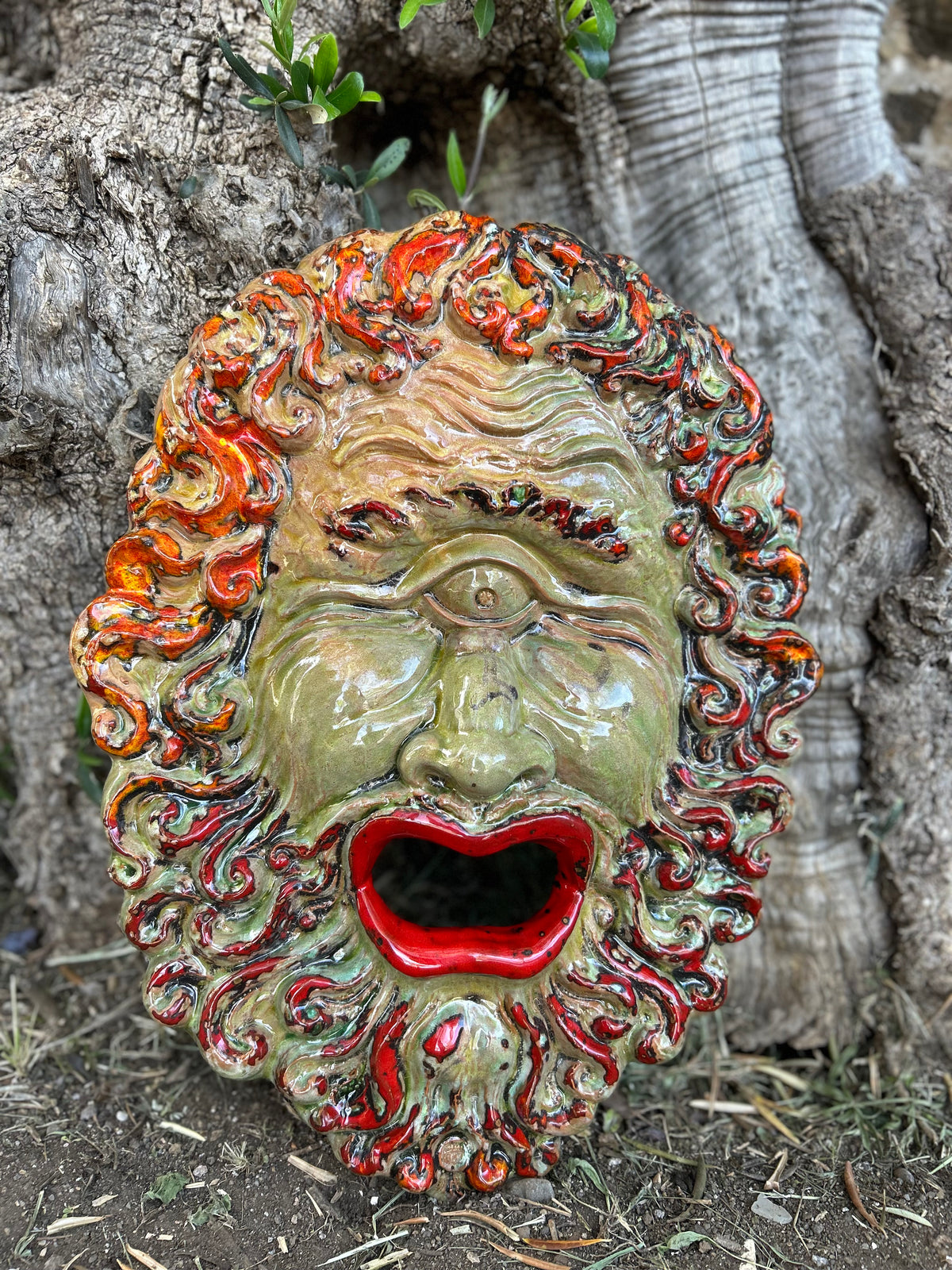 Kyklopmaske i håndlavet keramik – til væg, 55 × 35 cm